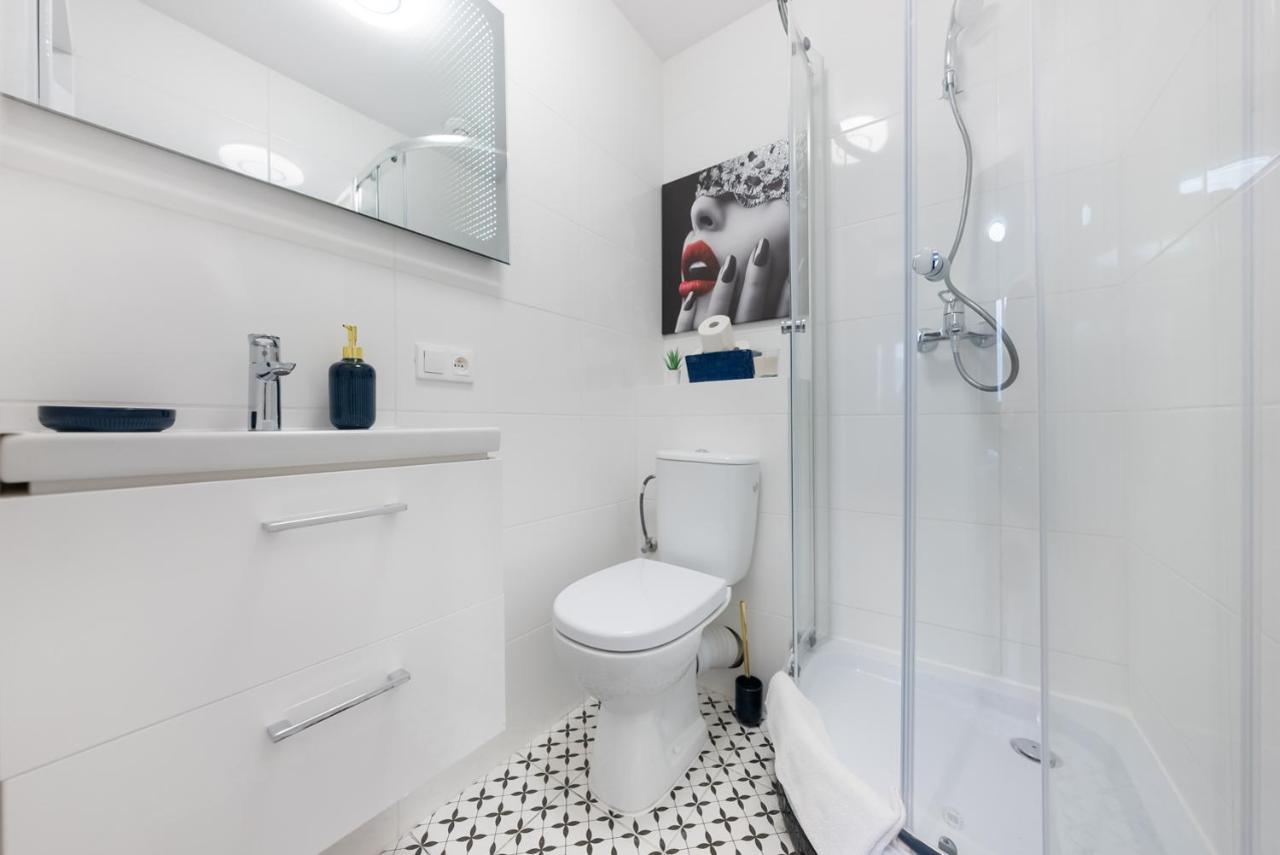 Unit Rooms Warszawa By Metro Rondo Onz Short Rent Idealne Pokoje Na Nocleg W Warszawie Zewnętrze zdjęcie